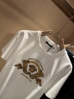 ⁦تيشيرت فيرساتشي الجديد بأكمام قصيرة للرجال والنساء.⁩ - الصورة ⁦5⁩