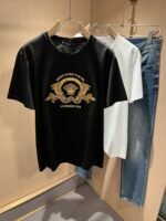 ⁦تيشيرت فيرساتشي الجديد بأكمام قصيرة للرجال والنساء.⁩ - الصورة ⁦2⁩