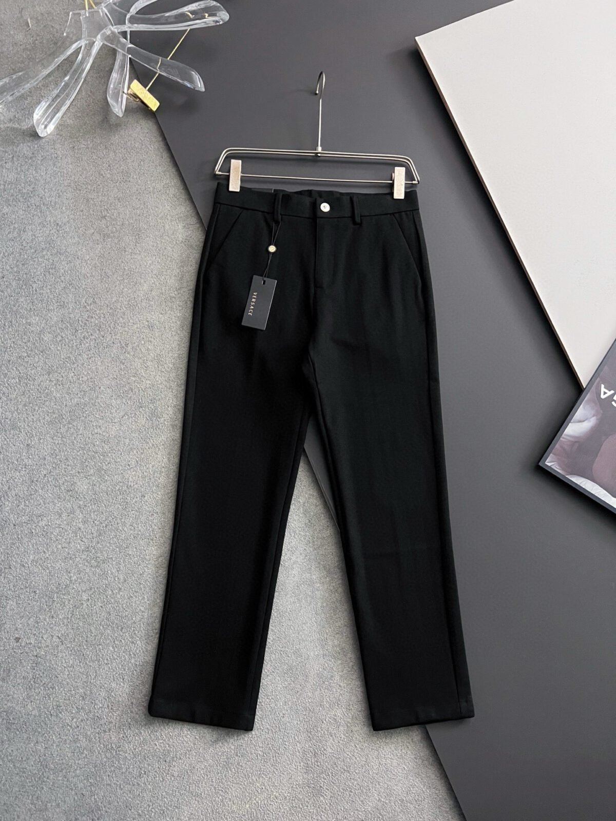 ⁦بنطلون رجالي كاجوال قطني مميز من فيرساتشي⁩ - الصورة ⁦2⁩