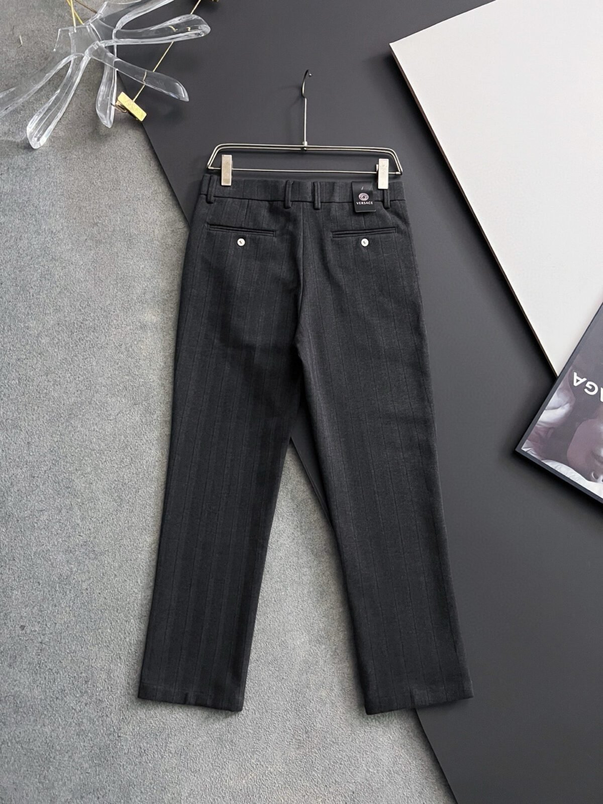 ⁦بنطلون رجالي كاجوال قطني مميز من فيرساتشي⁩ - الصورة ⁦7⁩