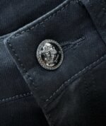 ⁦جينز فيرساتشي الكلاسيكي الجديد⁩ - الصورة ⁦7⁩