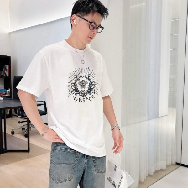 تيشيرت فيرساتشي قطني جديد بياقة دائرية وأكمام قصيرة