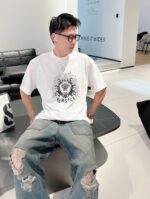 ⁦تيشيرت فيرساتشي قطني جديد بياقة دائرية وأكمام قصيرة⁩ - الصورة ⁦9⁩