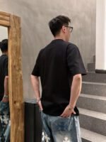 ⁦تيشيرت فيرساتشي قطني جديد بياقة دائرية وأكمام قصيرة⁩ - الصورة ⁦4⁩