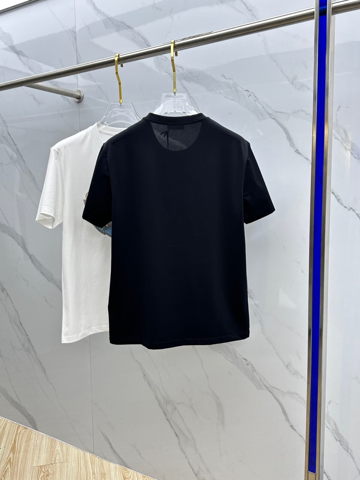 ⁦تيشيرت فيرساتشي ستارفيش بلاسون الرجالي الجديد⁩ - الصورة ⁦2⁩