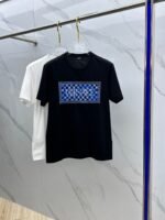 تيشيرت فيرساتشي الجديد بأكمام قصيرة مطرزة مربعة