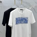 ⁦تيشيرت فيرساتشي الجديد بأكمام قصيرة مطرزة مربعة⁩ - الصورة ⁦3⁩