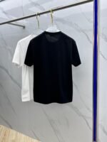 ⁦تيشيرت فيرساتشي الجديد بأكمام قصيرة مطرزة مربعة⁩ - الصورة ⁦2⁩