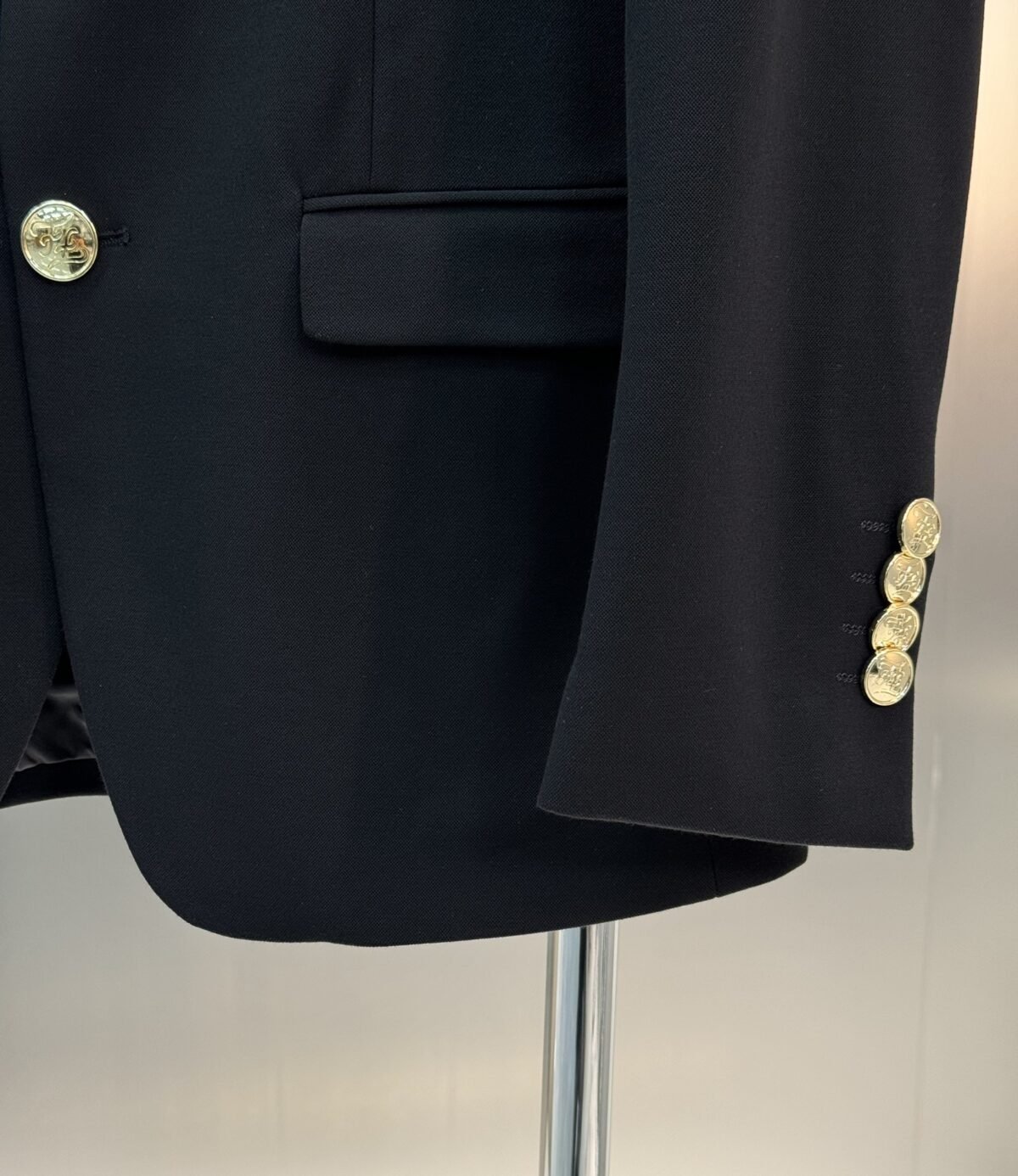 ⁦جاكيت بدلة كاجوال جديد من فيرساتشي⁩ - الصورة ⁦6⁩