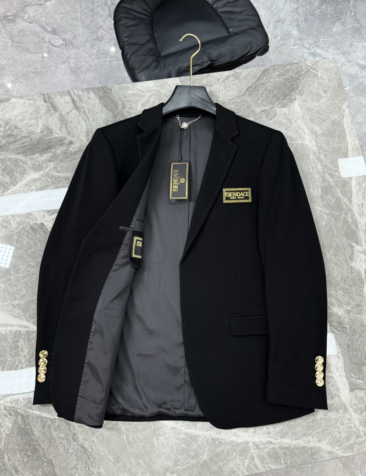 ⁦جاكيت بدلة كاجوال جديد من فيرساتشي⁩ - الصورة ⁦3⁩