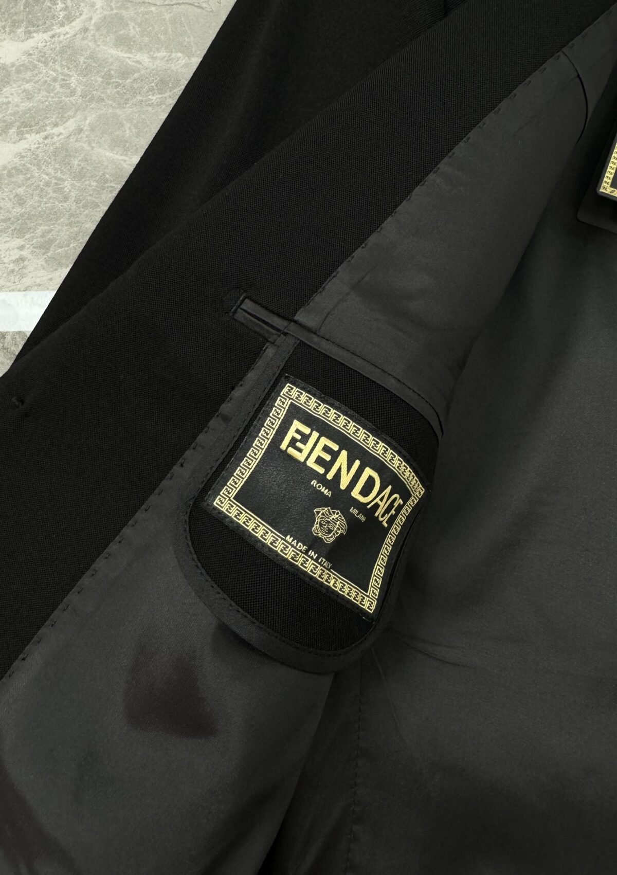 ⁦جاكيت بدلة كاجوال جديد من فيرساتشي⁩ - الصورة ⁦7⁩