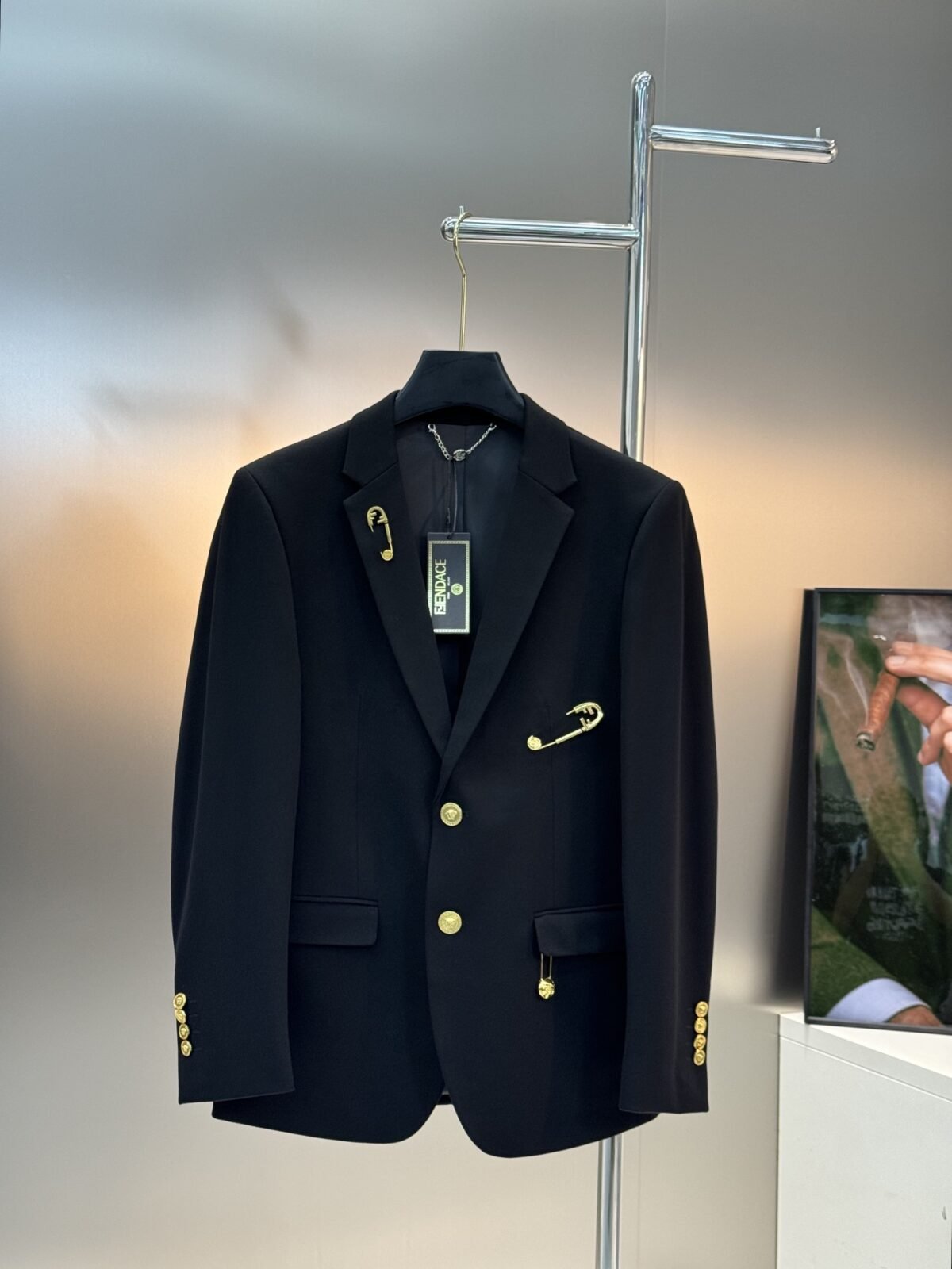 ⁦جاكيت بدلة كاجوال جديد من فيرساتشي⁩ - الصورة ⁦1⁩