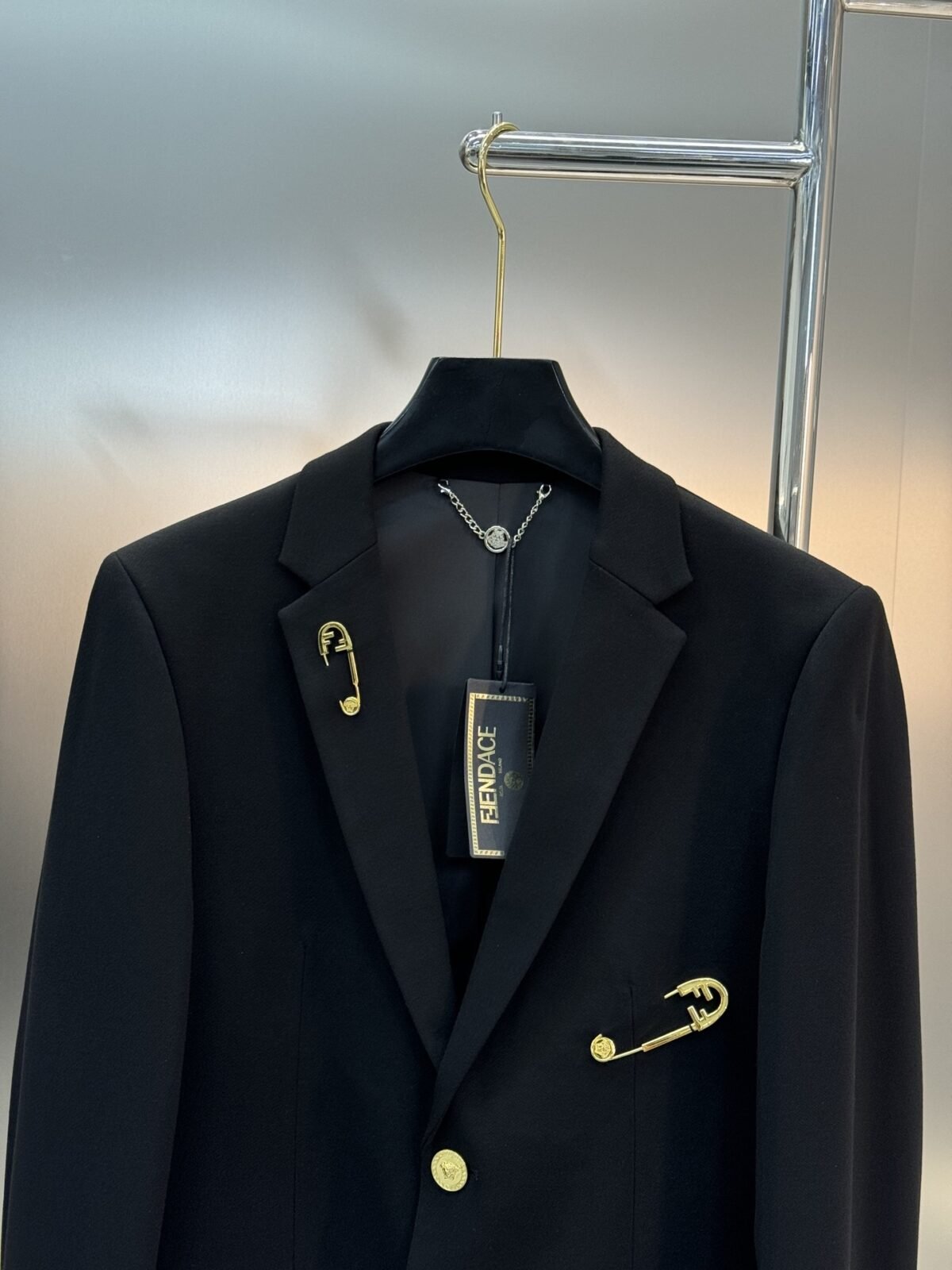 ⁦جاكيت بدلة كاجوال جديد من فيرساتشي⁩ - الصورة ⁦4⁩