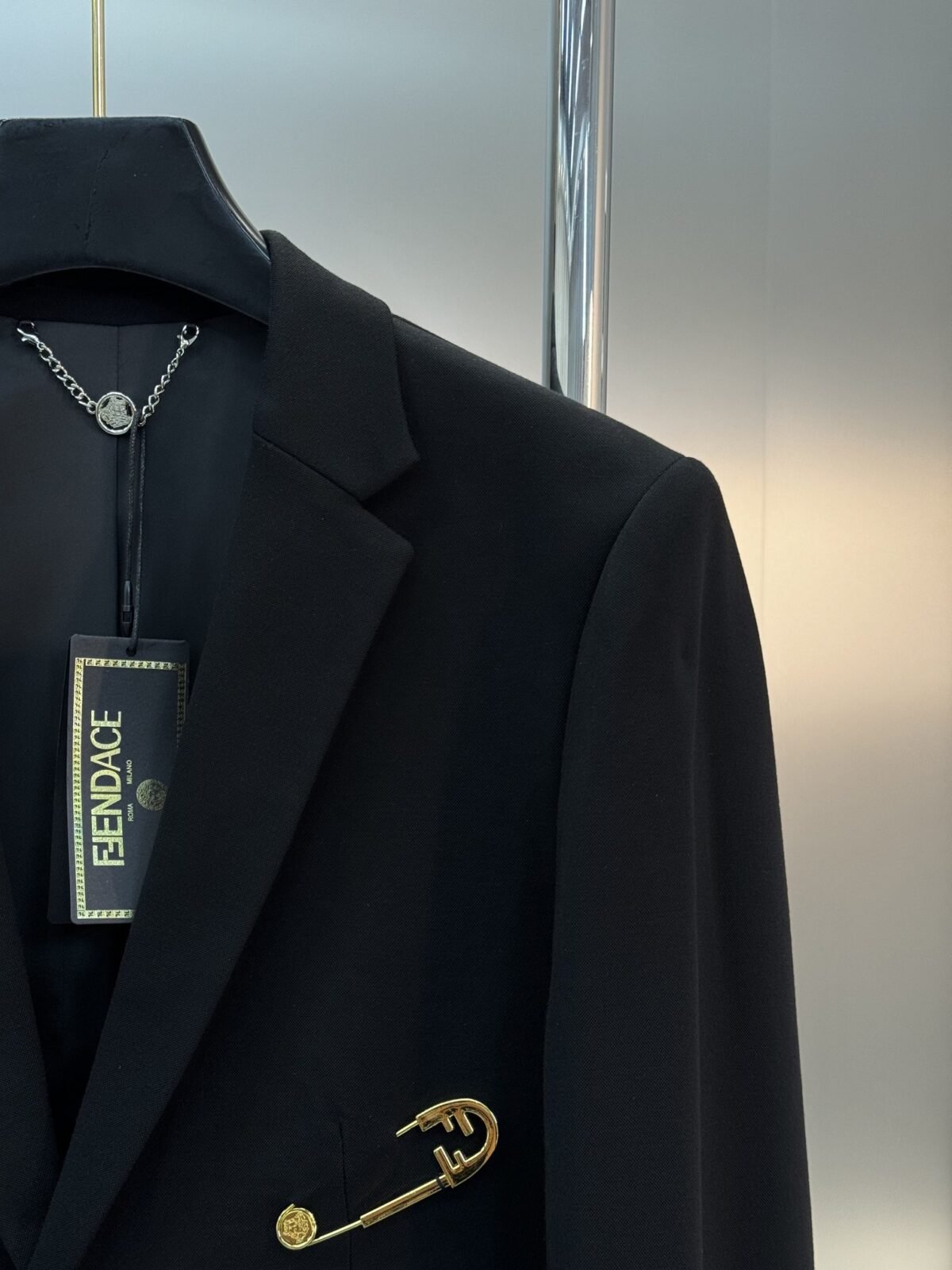 ⁦جاكيت بدلة كاجوال جديد من فيرساتشي⁩ - الصورة ⁦5⁩