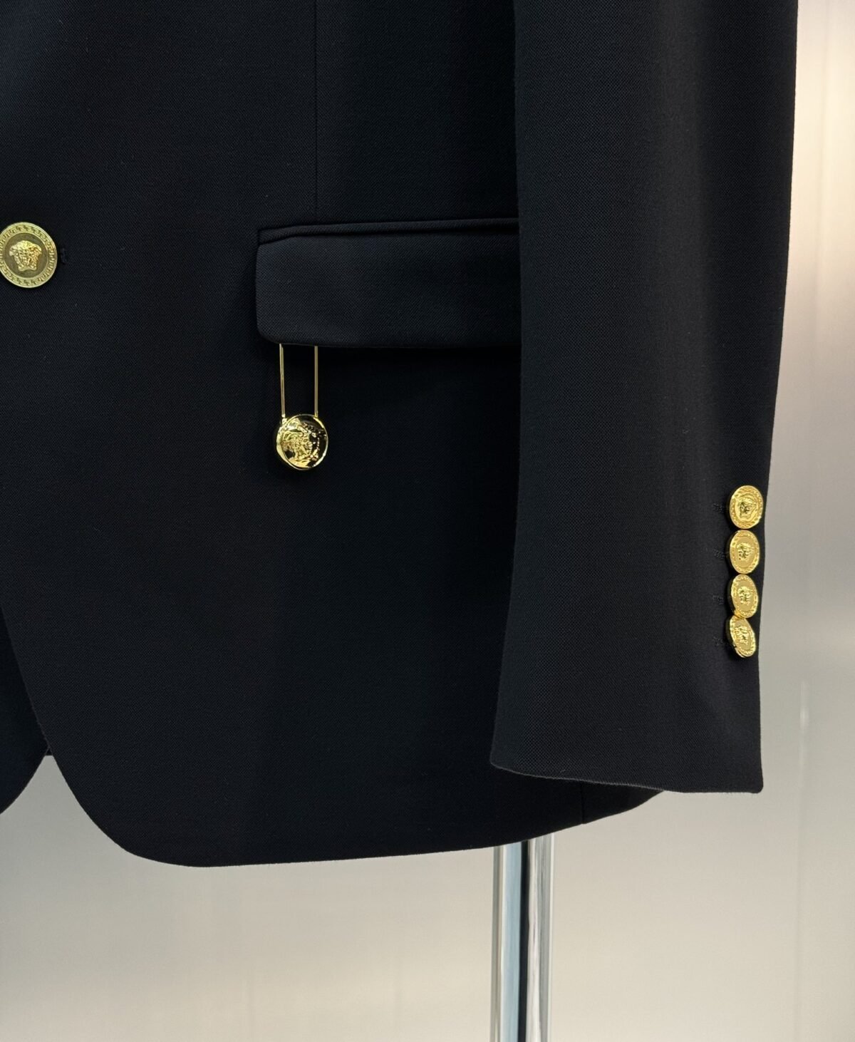 ⁦جاكيت بدلة كاجوال جديد من فيرساتشي⁩ - الصورة ⁦6⁩