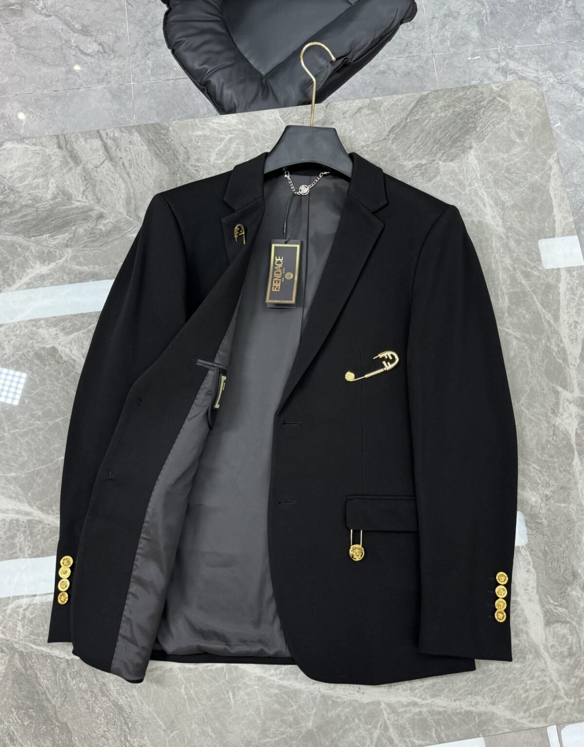 ⁦جاكيت بدلة كاجوال جديد من فيرساتشي⁩ - الصورة ⁦2⁩