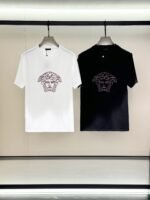 تيشيرت فيرساتشي عصري وعملي بياقة دائرية وأكمام قصيرة