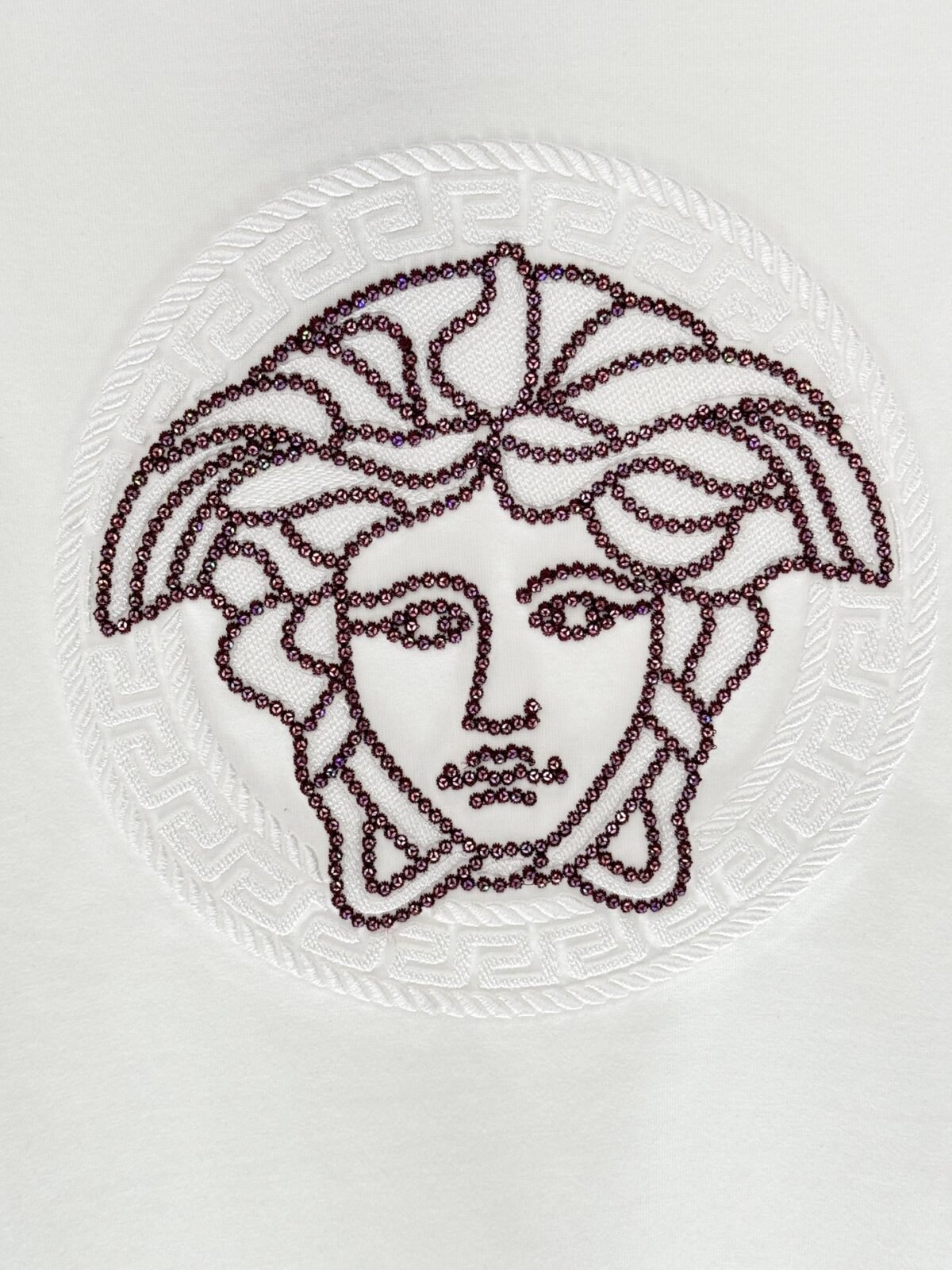 ⁦تيشيرت فيرساتشي عصري وعملي بياقة دائرية وأكمام قصيرة⁩ - الصورة ⁦6⁩