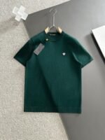 تيشيرت فيرساتشي ناعم ومريح، بياقة دائرية، ناعم على البشرة