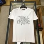 ⁦تيشيرت فيرساتشي جديد كاجوال بياقة دائرية وأكمام قصيرة⁩ - الصورة ⁦3⁩