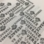 ⁦تيشيرت فيرساتشي جديد كاجوال بياقة دائرية وأكمام قصيرة⁩ - الصورة ⁦8⁩