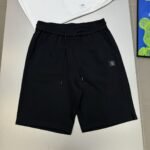 ⁦شورت فيرساتشي أنيق وعملي⁩ - الصورة ⁦5⁩