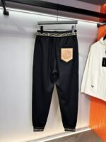 ⁦بنطال فيرساتشي الكلاسيكي الكاجوال⁩ - الصورة ⁦2⁩