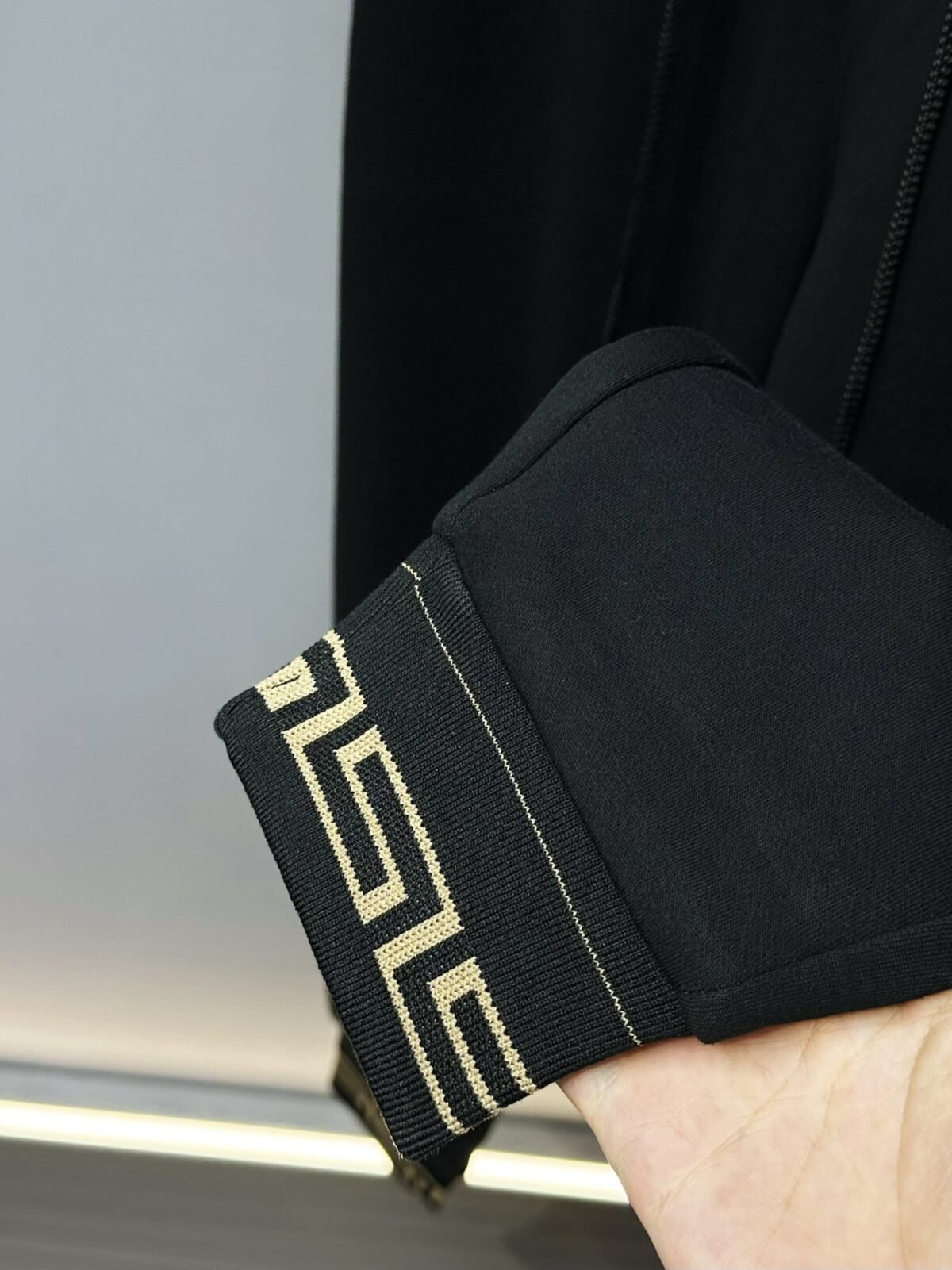 ⁦بنطال فيرساتشي الكلاسيكي الكاجوال⁩ - الصورة ⁦8⁩