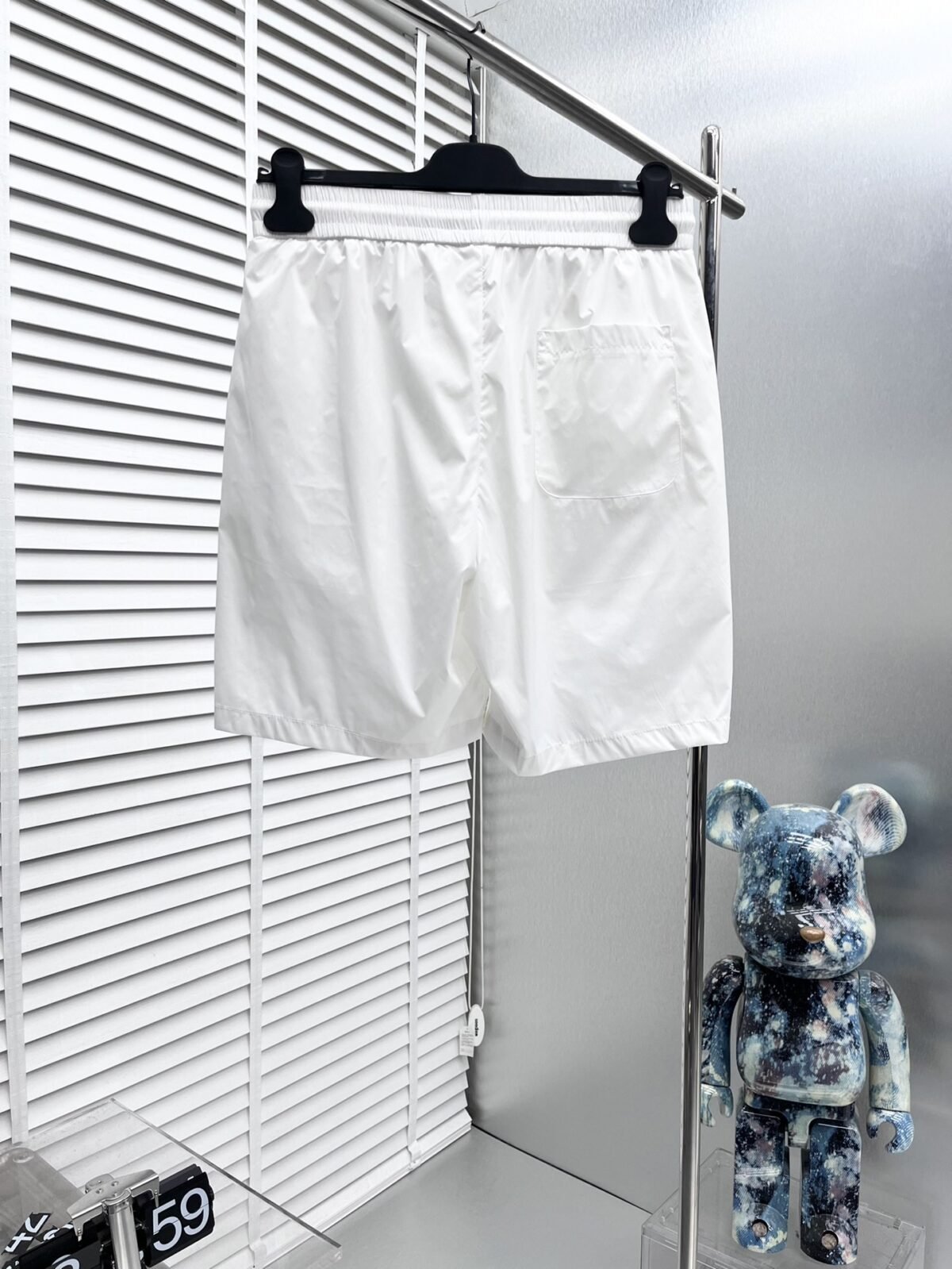 ⁦شورت صيفي جديد من فيرساتشي⁩ - الصورة ⁦2⁩