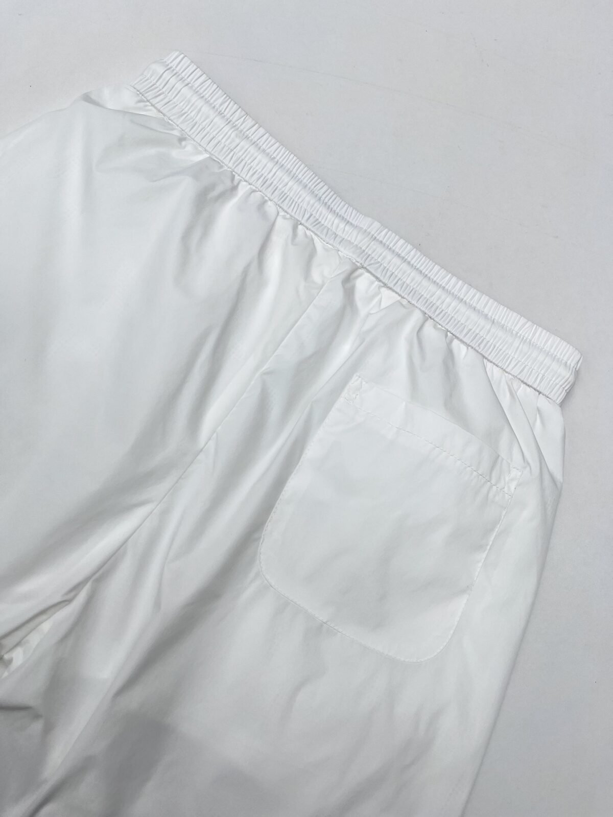 ⁦شورت صيفي جديد من فيرساتشي⁩ - الصورة ⁦6⁩