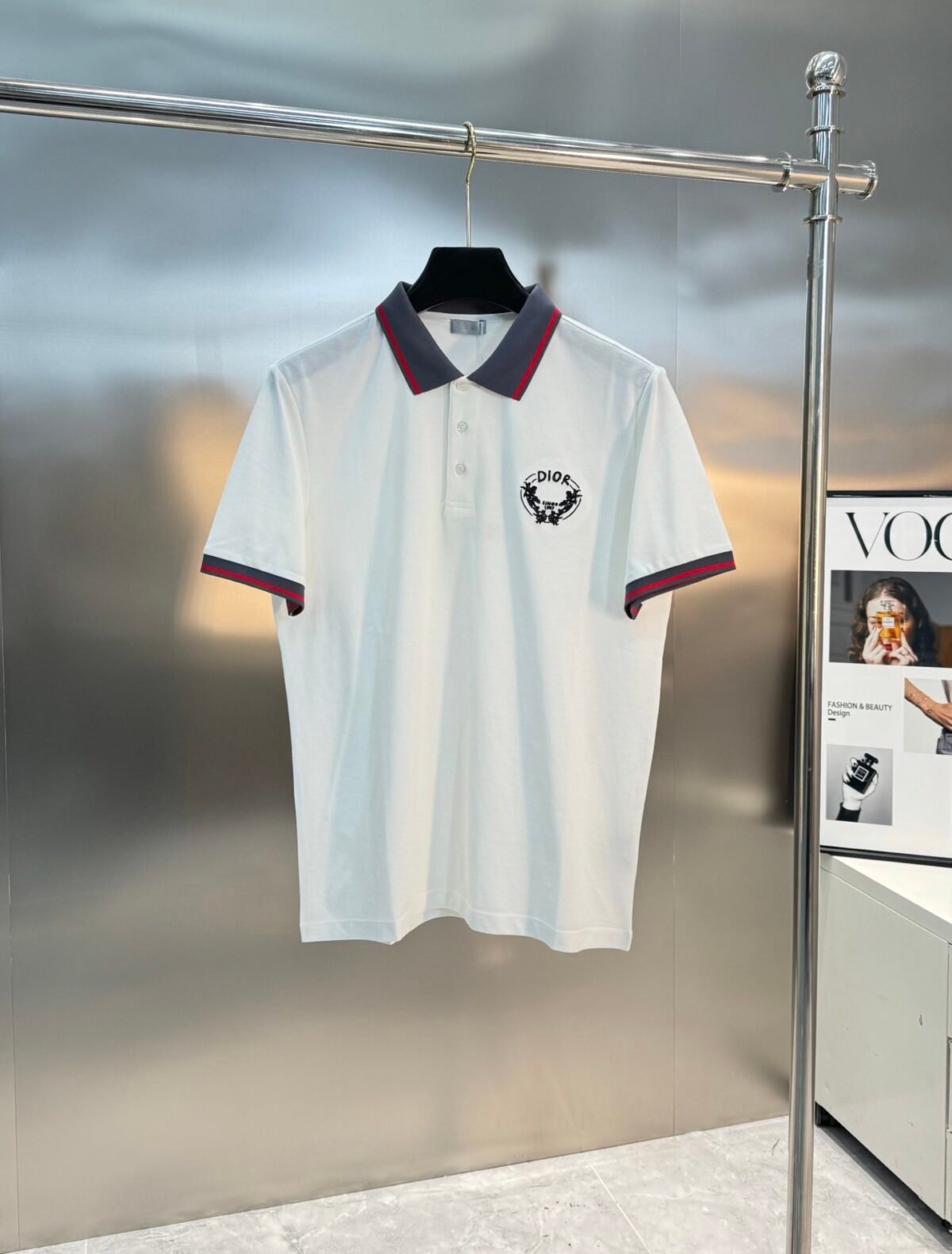 ⁦قميص بولو رجالي صيفي جديد من ديور بتصميم ياقة دائرية! تصميم ميدوسا الكلاسيكي⁩ - الصورة ⁦2⁩