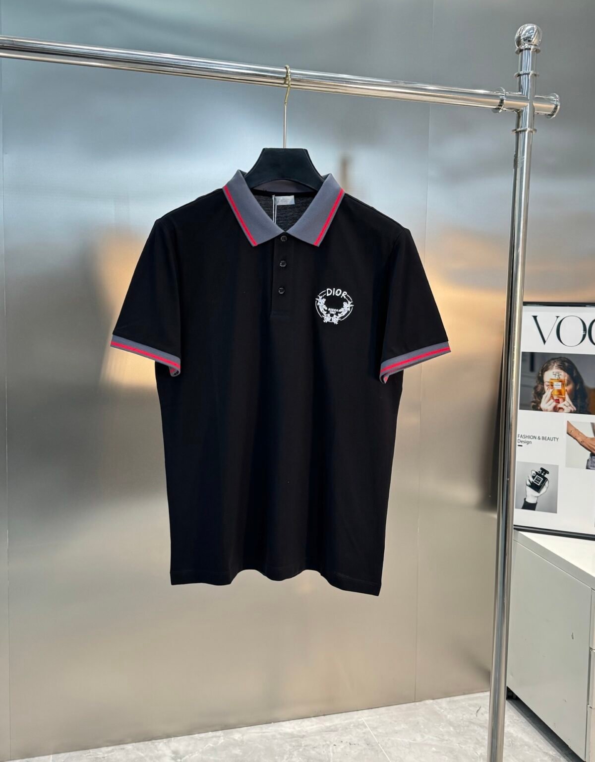 ⁦قميص بولو رجالي صيفي جديد من ديور بتصميم ياقة دائرية! تصميم ميدوسا الكلاسيكي⁩ - الصورة ⁦3⁩