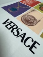 ⁦تي شيرت رجالي جديد من فيرساتشي مطبوع برقبة دائرية وأكمام قصيرة⁩ - الصورة ⁦6⁩