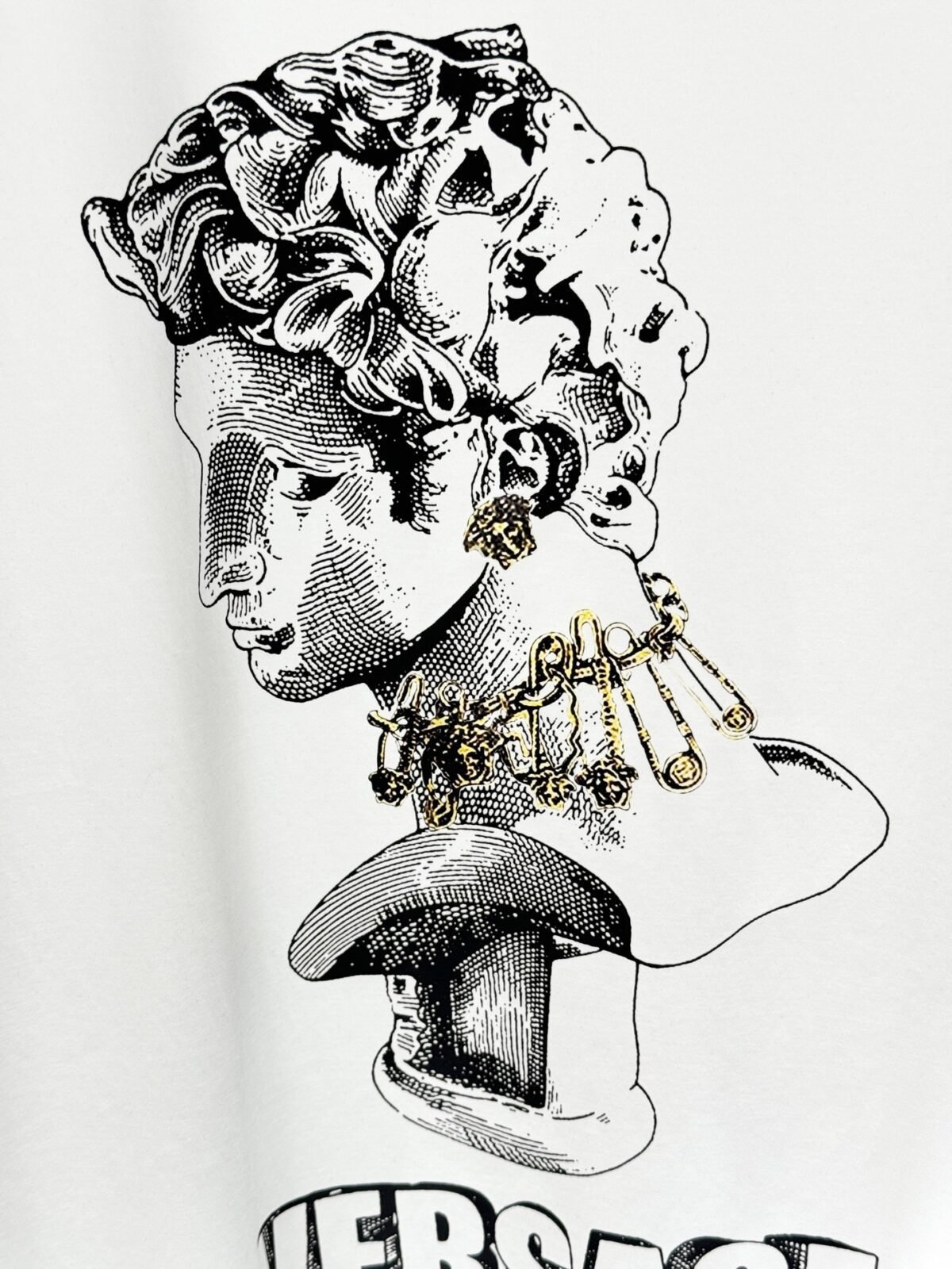 ⁦تيشيرت فيرساتشي عصري وعملي بياقة دائرية وأكمام قصيرة⁩ - الصورة ⁦6⁩