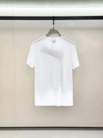 ⁦تيشيرت فيرساتشي عصري وعملي بياقة دائرية وأكمام قصيرة⁩ - الصورة ⁦4⁩