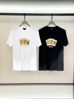 تيشيرت فيرساتشي عصري وعملي بياقة دائرية وأكمام قصير