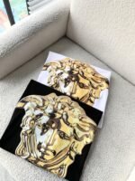 ⁦تيشيرتات فيرساتشي الجديدة بأكمام قصيرة للرجال والنساء لموسم الربيع والصيف.⁩ - الصورة ⁦7⁩