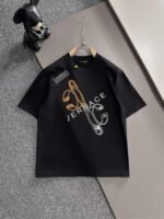 ⁦تيشيرت فيرساتشي ربيع وصيف جديد، مصنوع من القطن الخالص، بأكمام قصيرة، وياقة دائرية.⁩ - الصورة ⁦2⁩