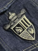 ⁦جاكيت جينز جديد من فندي بأكمام طويلة وجيوب صدرية بغطاء.⁩ - الصورة ⁦6⁩