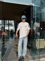 ⁦تيشيرت فندي الجديد بأكمام قصيرة وياقة دائرية⁩ - الصورة ⁦3⁩