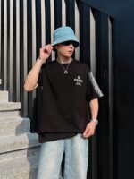 ⁦تيشيرت فندي الجديد بأكمام قصيرة وياقة دائرية⁩ - الصورة ⁦2⁩