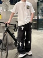 ⁦تيشيرت فندي الجديد بأكمام قصيرة وياقة مستديرة⁩ - الصورة ⁦6⁩