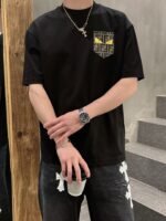 ⁦تيشيرت فندي الجديد بأكمام قصيرة وياقة مستديرة⁩ - الصورة ⁦7⁩