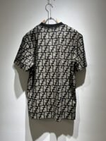 ⁦تيشيرت فندي الجديد بأكمام قصيرة للجنسين.⁩ - الصورة ⁦5⁩