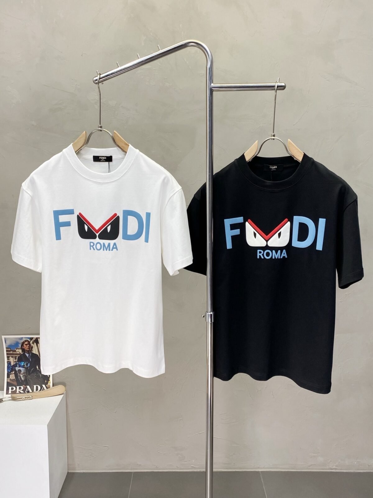 ⁦قميص رجالي كاجوال بأكمام قصيرة من فندي⁩ - الصورة ⁦1⁩