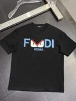 ⁦قميص رجالي كاجوال بأكمام قصيرة من فندي⁩ - الصورة ⁦5⁩