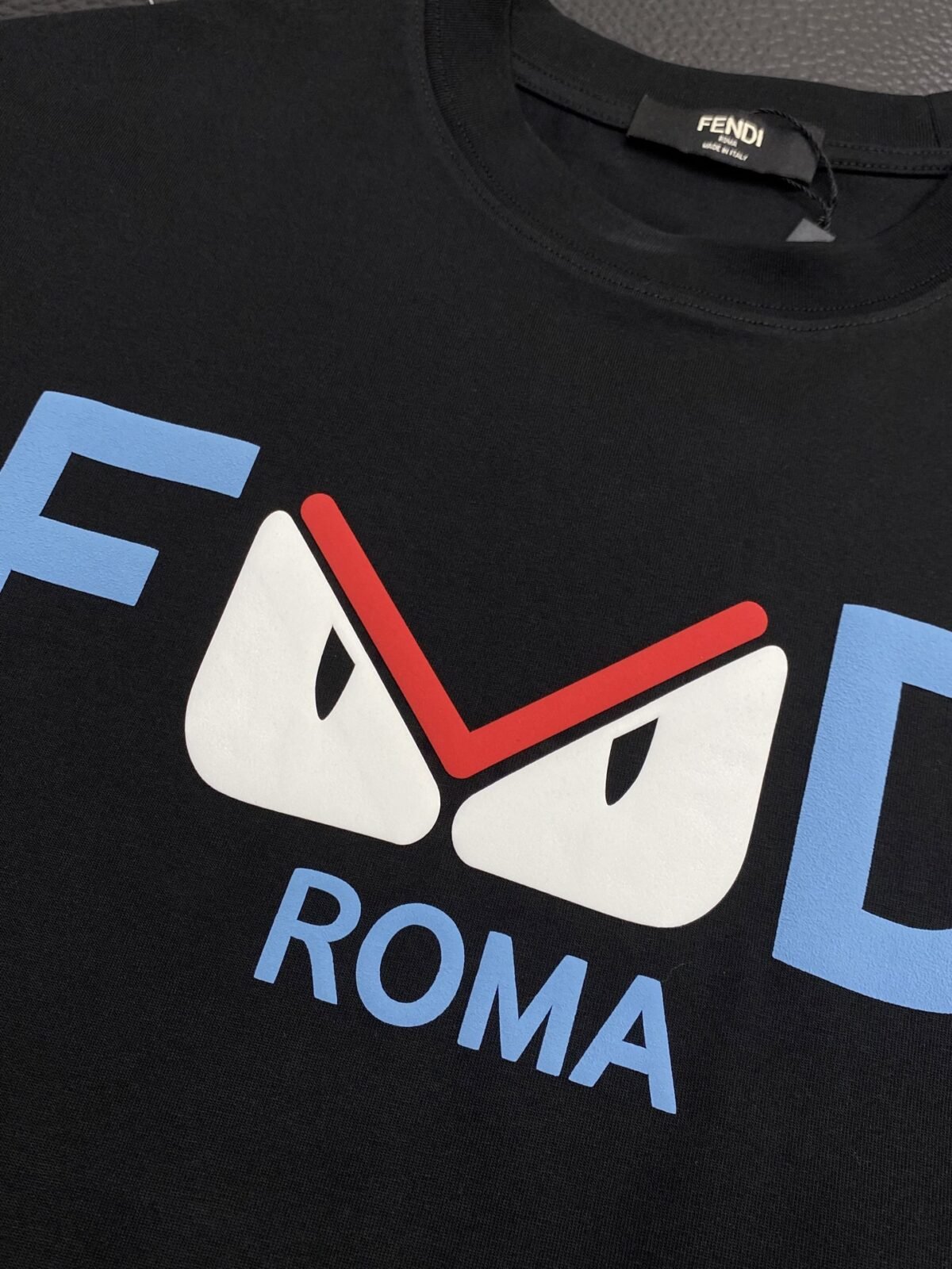 ⁦قميص رجالي كاجوال بأكمام قصيرة من فندي⁩ - الصورة ⁦9⁩