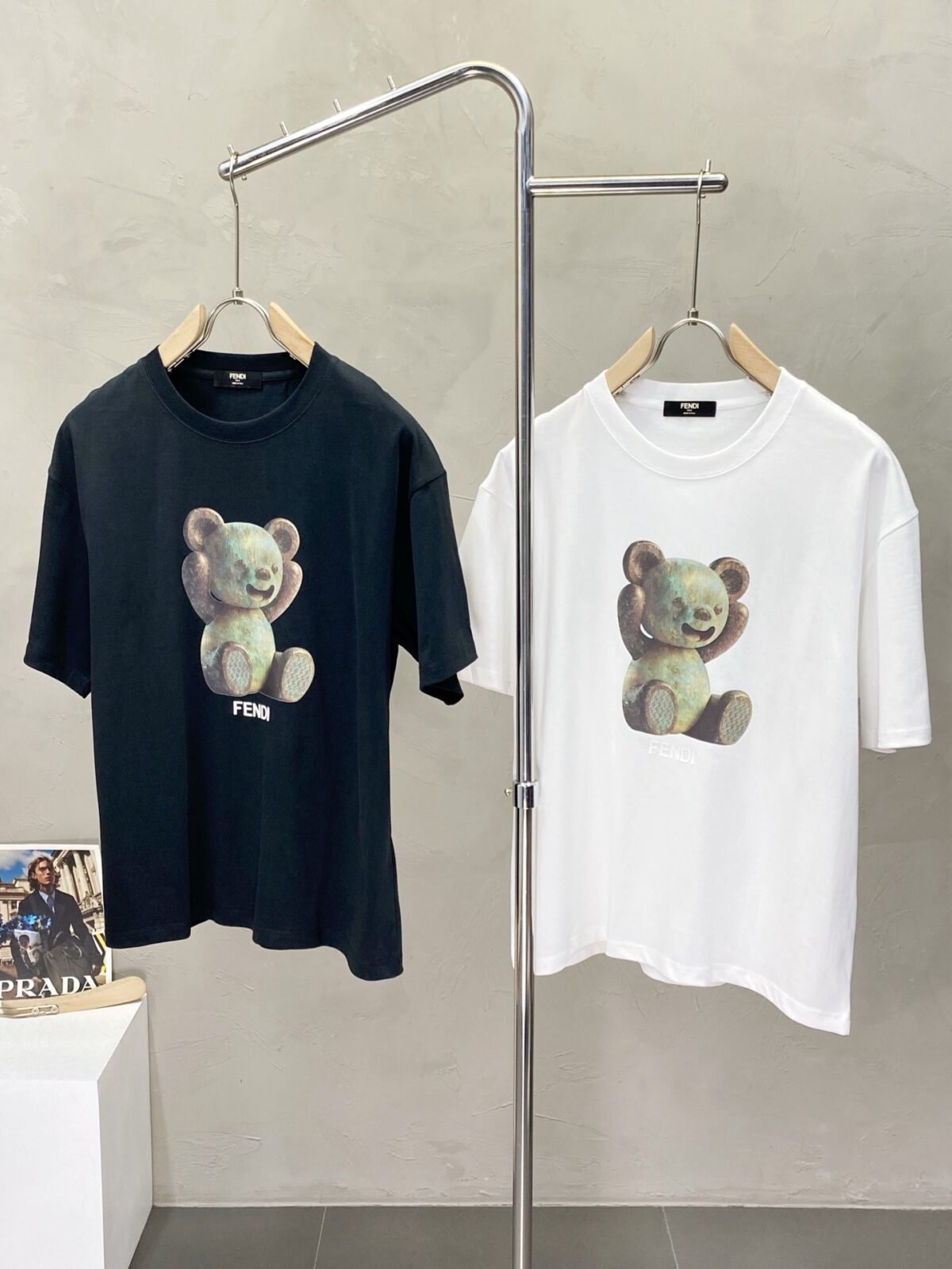 wsxc1747864004818_0 قميص رجالي كاجوال بأكمام قصيرة من فندي - الصورة 1