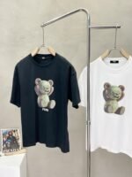 ⁦قميص رجالي كاجوال بأكمام قصيرة من فندي⁩ - الصورة ⁦3⁩