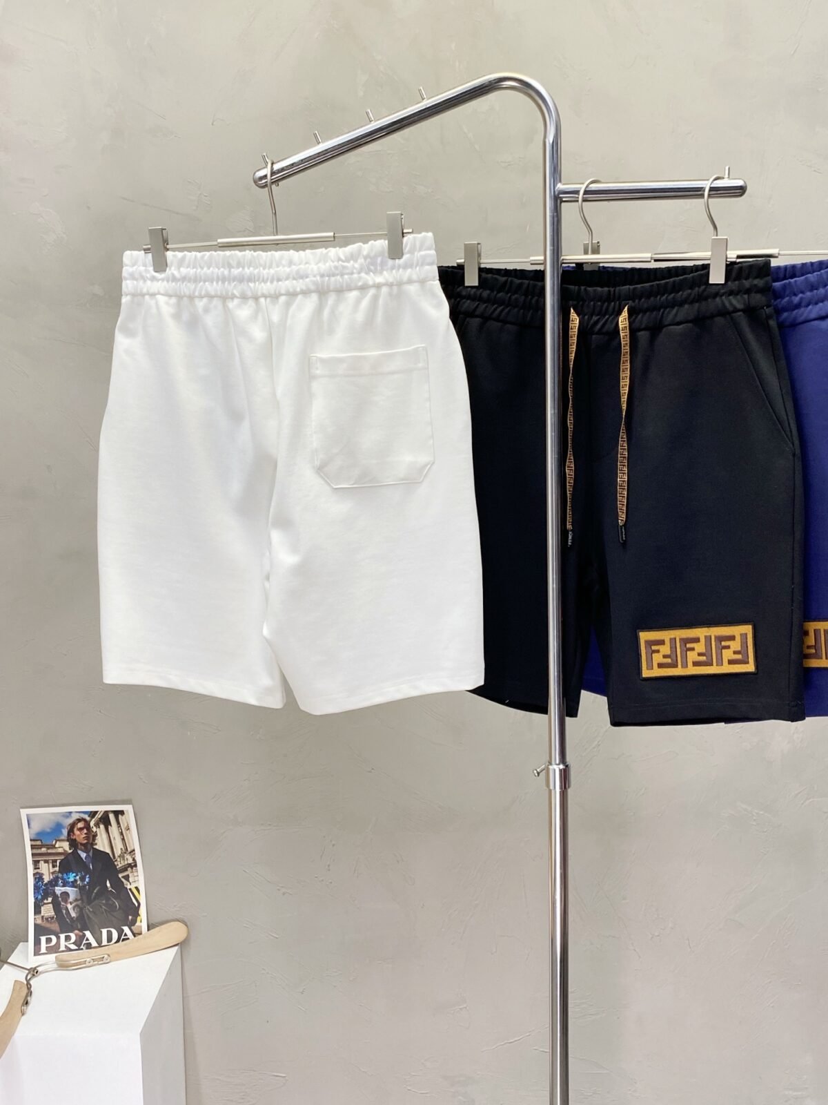 ⁦شورت فندي الجديد القصير، مريح وجيد التهوية⁩ - الصورة ⁦2⁩